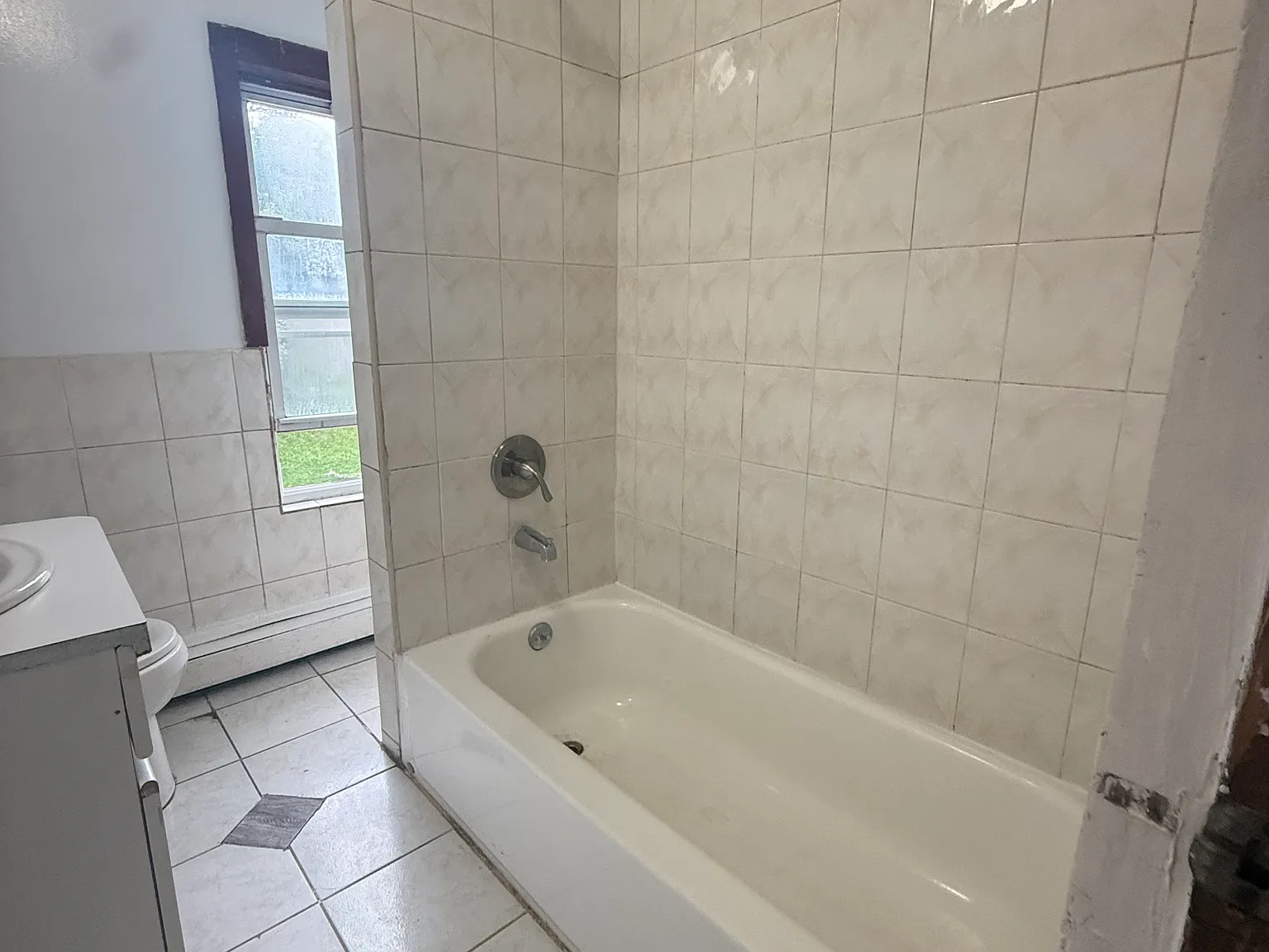 2 bed, 800 sqft, $1,200 — Photo 2