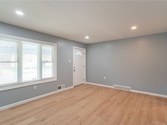 3rd image of 127 Carroll St