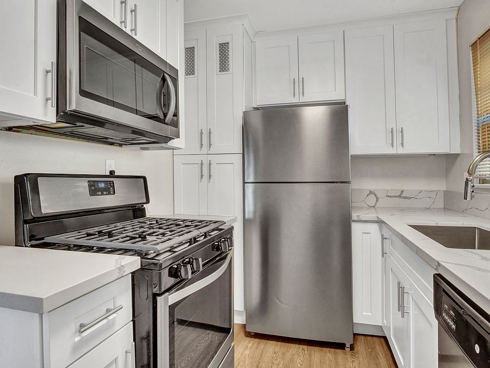 1st image of 13804 Moorpark St #11532941