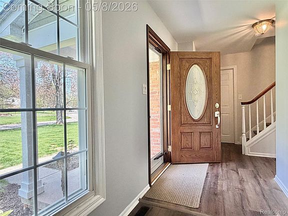 5th image of 5028 Aintree Rd
