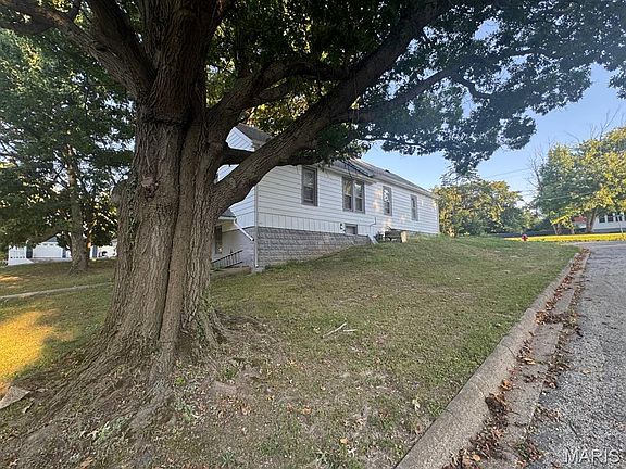 5th image of 325 W Mechanic St