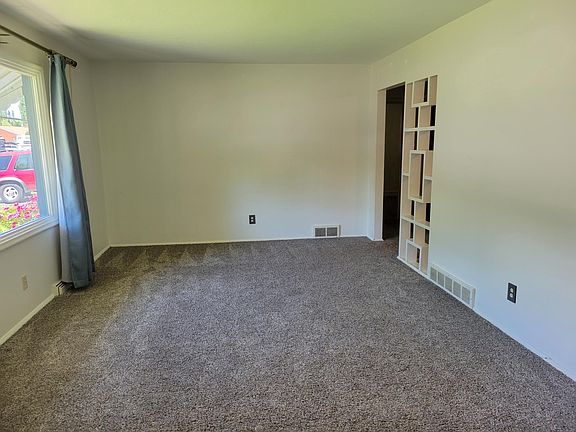 2nd image of 405 Tendoy Dr
