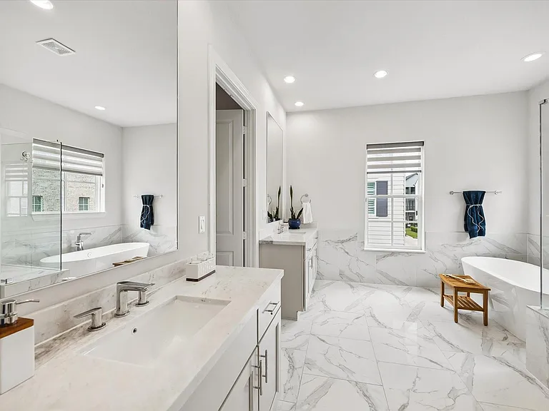 8741 Park Kolbe Ln — Photo 17