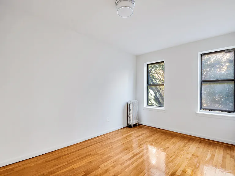 225 E 202nd St #2D — Photo 5