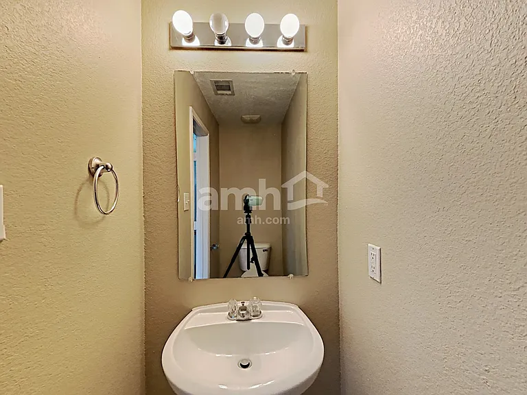 628 Condor Trl — Photo 8