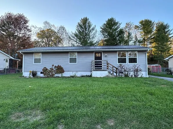 1018 Elizabeth St, Oak Hill, WV 25901
