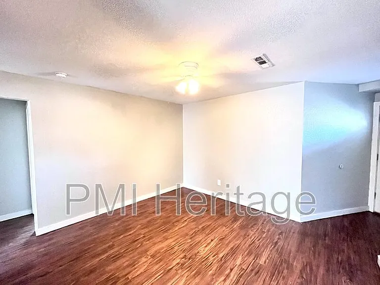 103 W Martin Luther King Jr Blvd #6 — Photo 2