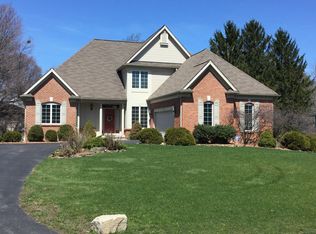 1 Sunleaf Dr, Penfield, NY 14526