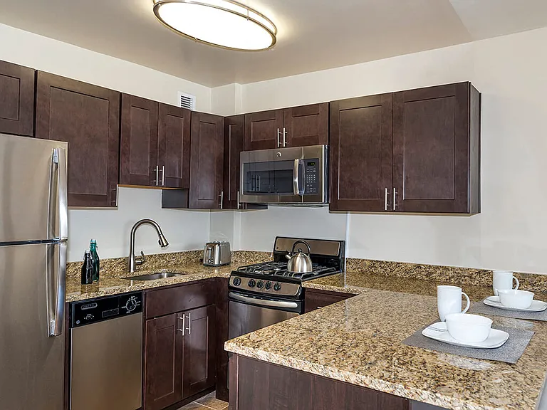 2400 Pennsylvania Avenue Apartments — Photo 10