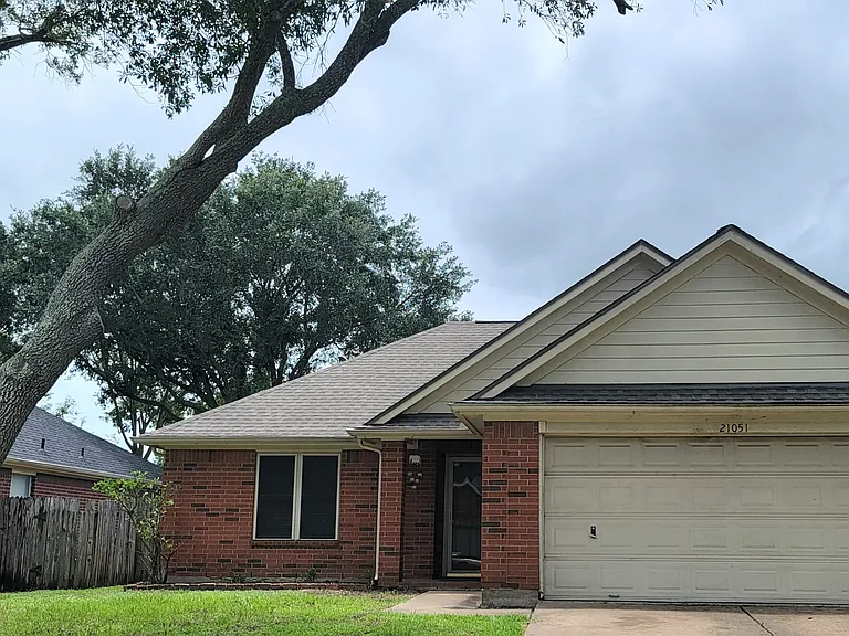 New trimmed tree! Solid house with 3bedroom and 2 full bath and Brick all around!