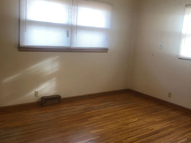 2076 Roach St — Photo 4