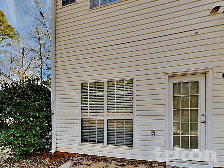 1219 Falls Creek Ct — Photo 17