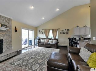 247 Roosevelt Blvd, Hauppauge, NY 11788