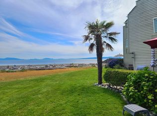 1728 Edwards Dr APT 12, Point Roberts, WA 98281