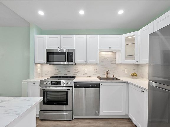 5th image of 1951 NE 39th Street #156