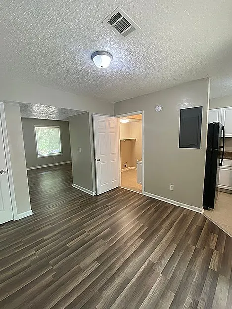 2644 Dorian Dr — Photo 2