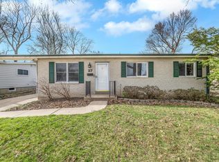 27 San Mateo Dr, Florissant, MO 63031