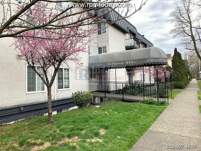 1st image of 415 N I St APT 305