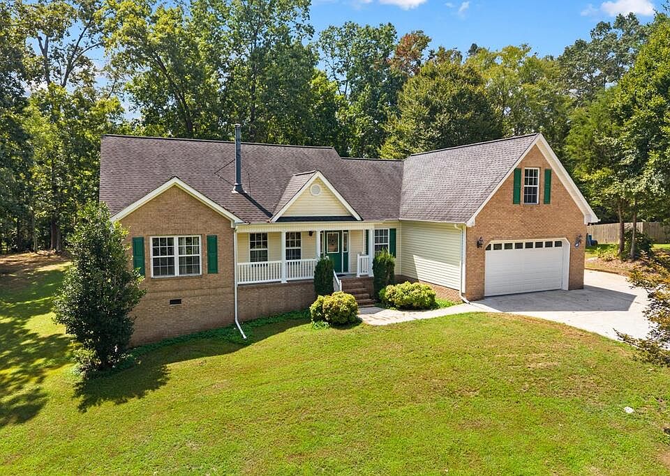 1st image of 3027 Highland Cir