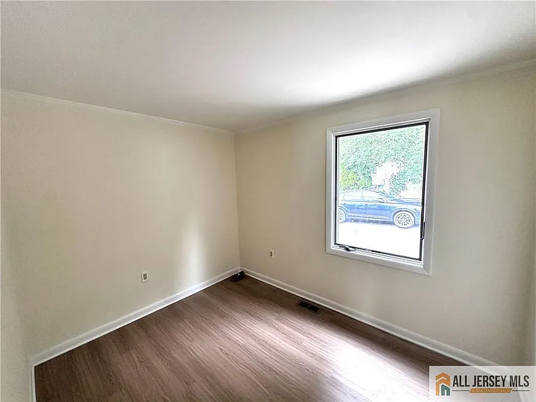 2370 US Highway 130 — Photo 16