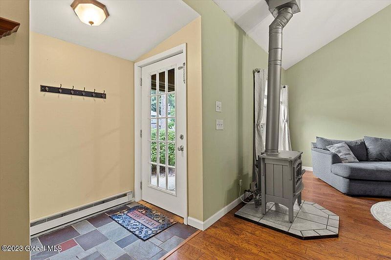 4th image of 137 Arrow Wood Place