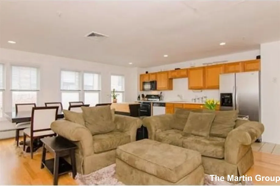 2 bed, 900 sqft, $3,650 — Photo 3