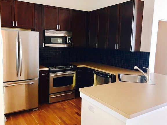 Kitchen w_upgraded stainless steel appliances