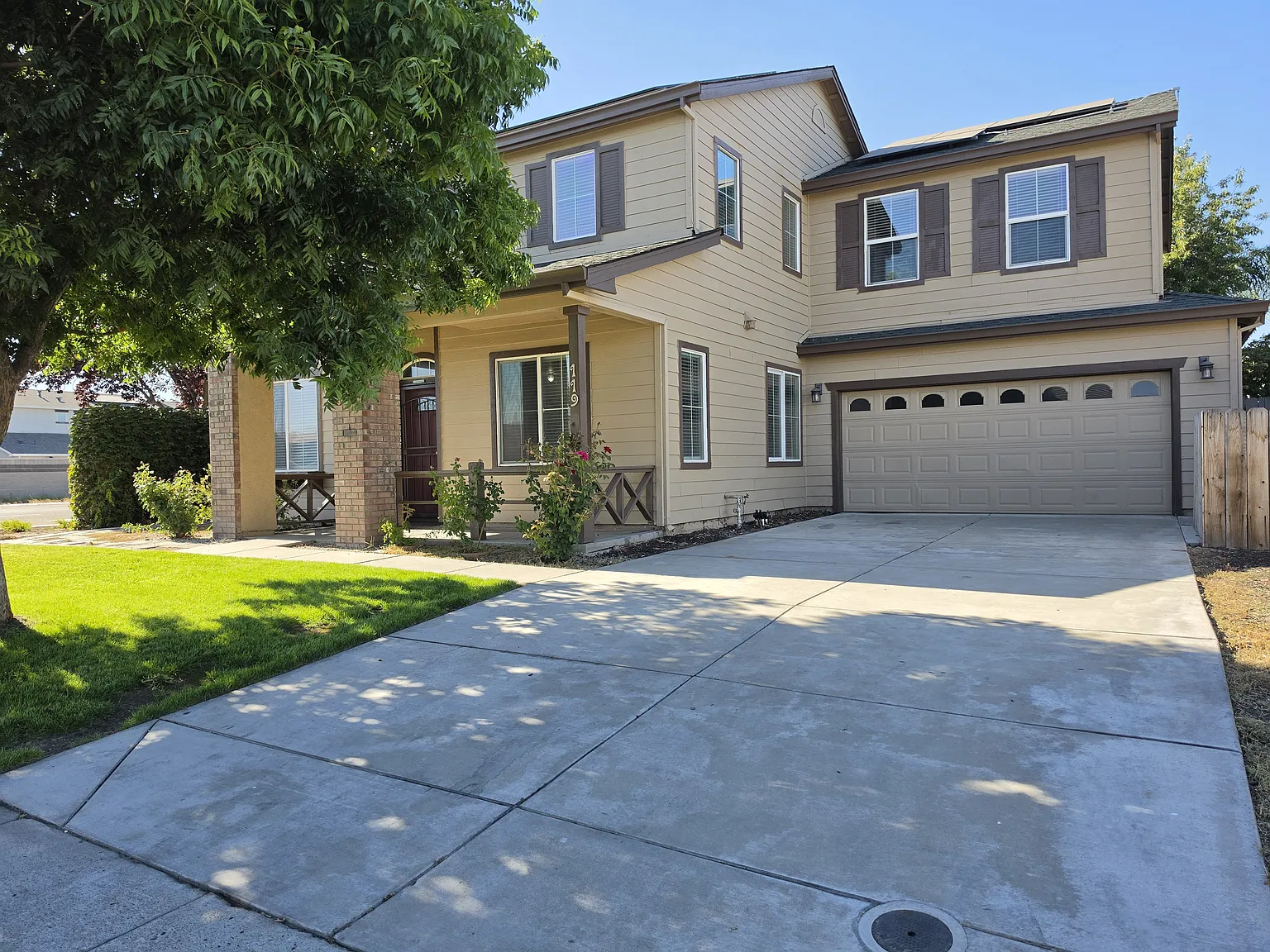 5 bed, 2750 sqft, $3,300 — Photo 2