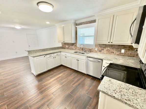15733 Geraldine Dr