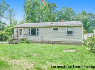 19105 148th Ave, Spring Lake, MI 49456