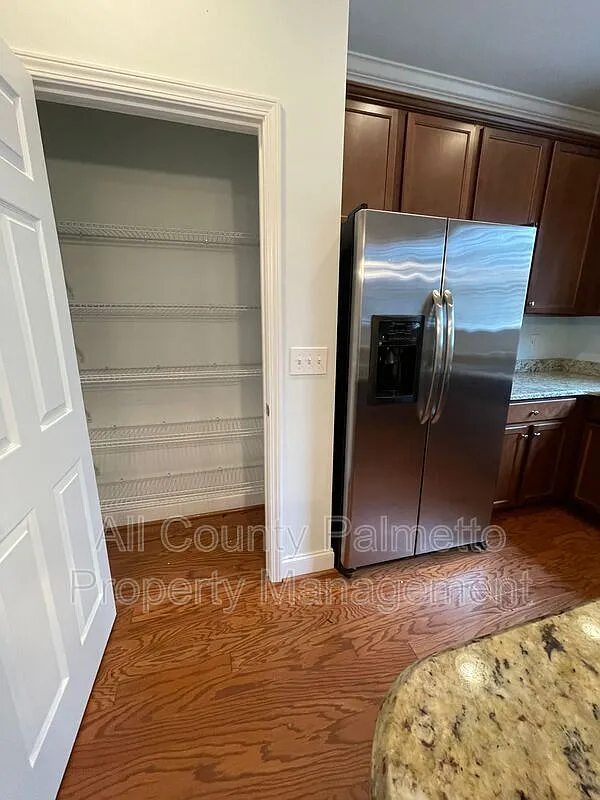 4 bed, 4.0 bath, 1993 sqft, $3,250 — Photo 2