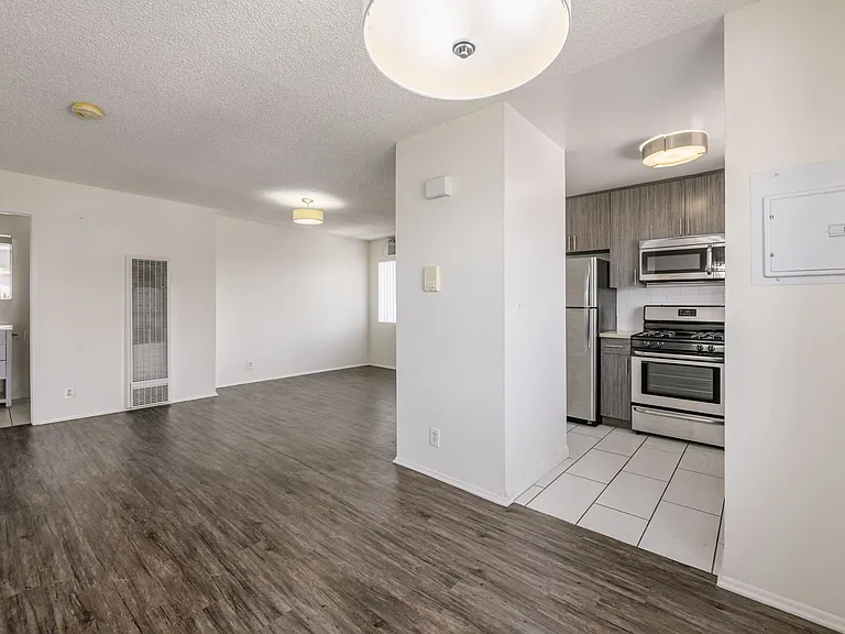 5533 Barton Ave — Photo 1