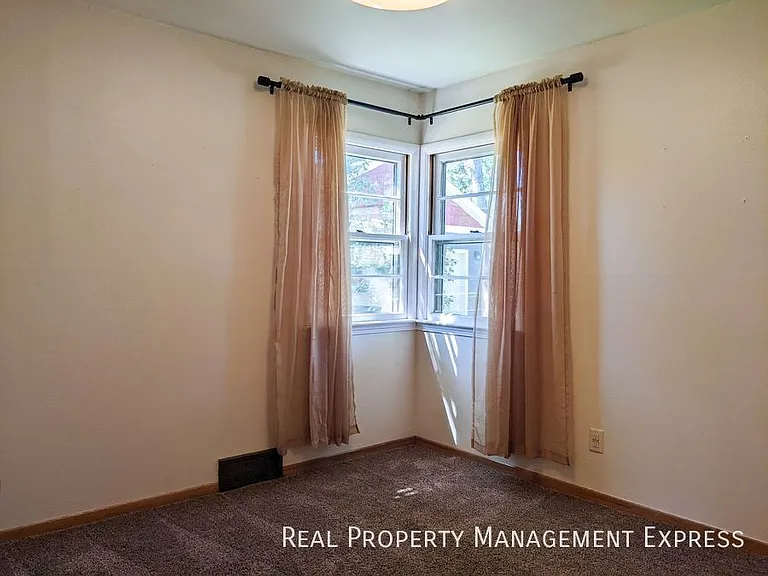 2611 S Duluth Ave — Photo 6