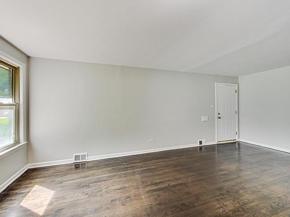 5th image of 21422 Jeffrey Dr