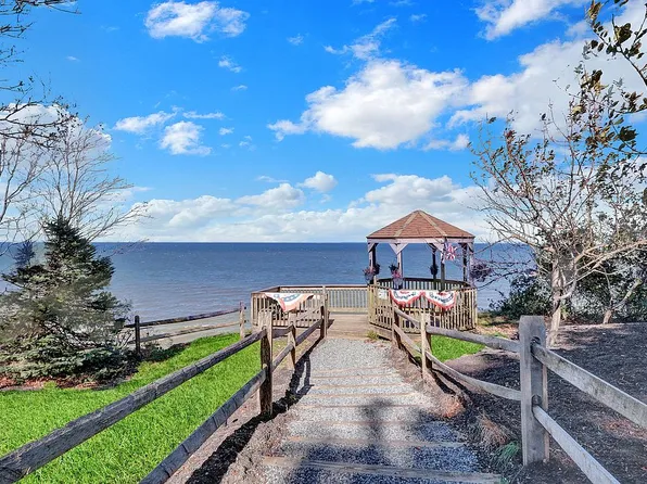 132 Soundview Dr, Rocky Point, NY 11778