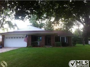 5230 Shoreline Blvd, Waterford, MI