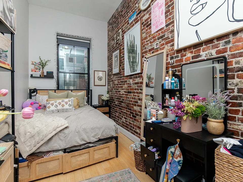37 Temple Pl