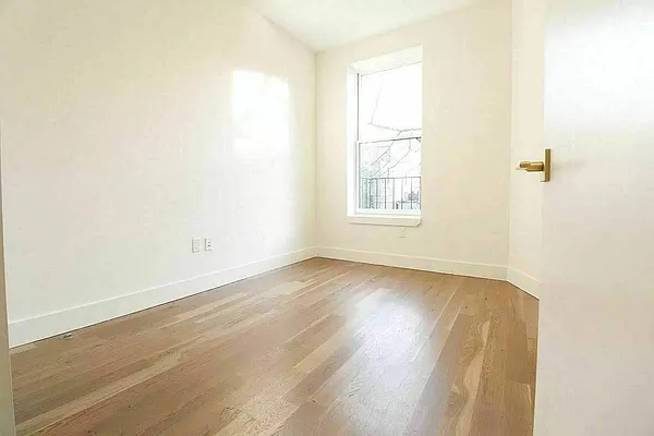 Rented by Artur Gutman, LREB | media 9