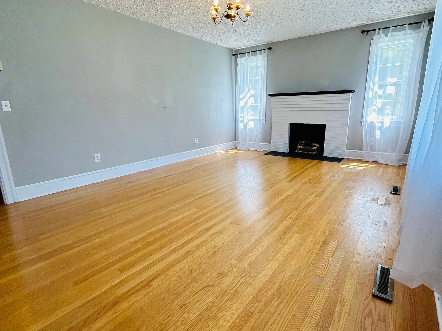 3 bed, 1400 sqft, $1,500 — Photo 3
