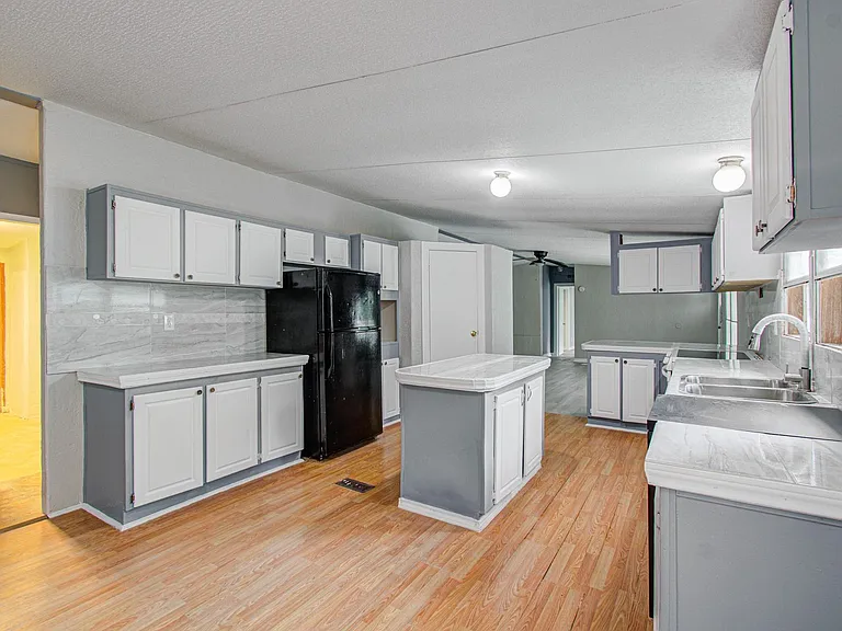 16307 Antelope Ln — Photo 12