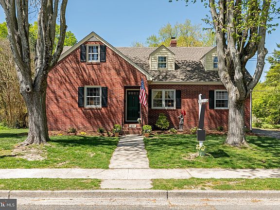 3rd image of 219 Wye Ave