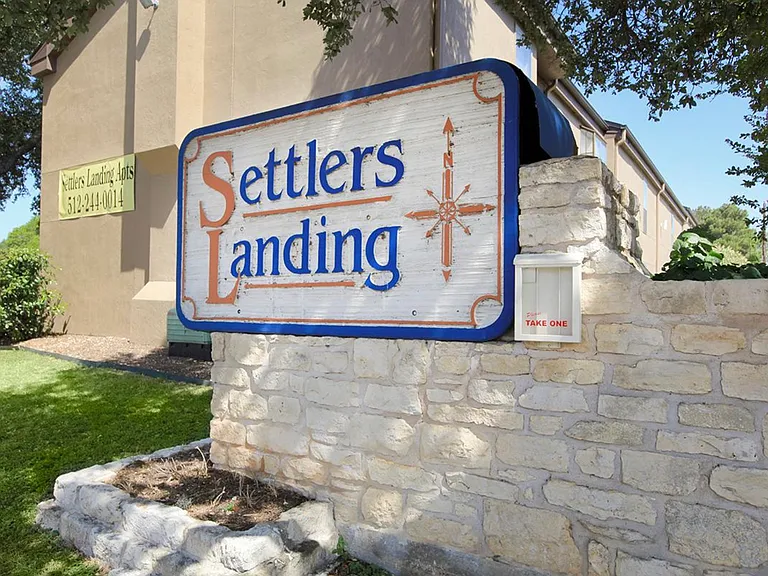 Settlers Landing — Photo 6