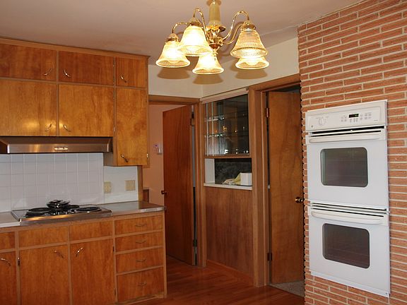 4th image of 202 Louise Ave
