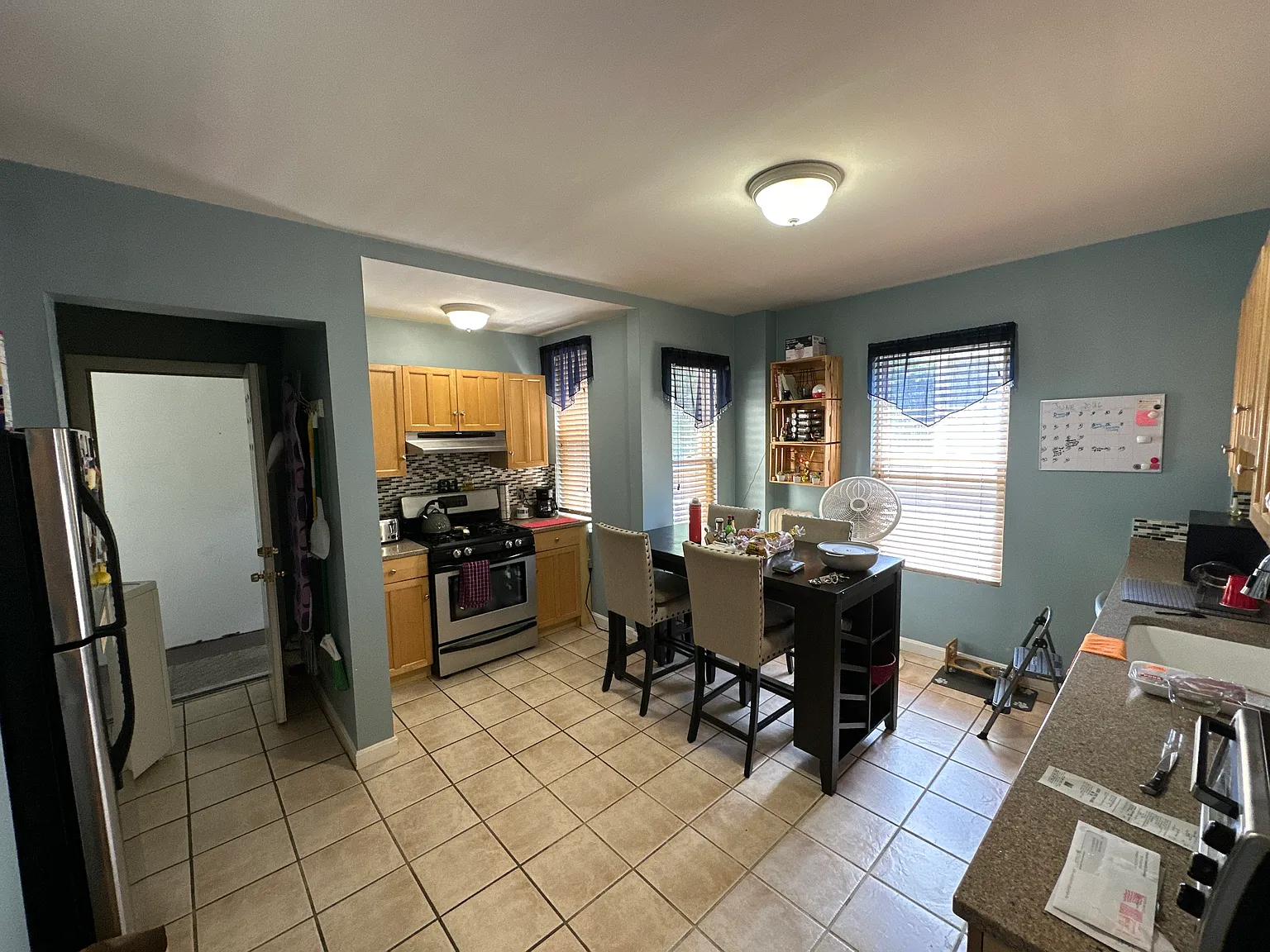 3 bed, 1302 sqft, $2,975 — Photo 1