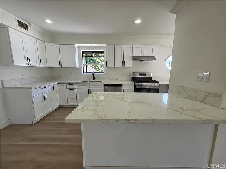 7422 Shoup Ave — Photo 8