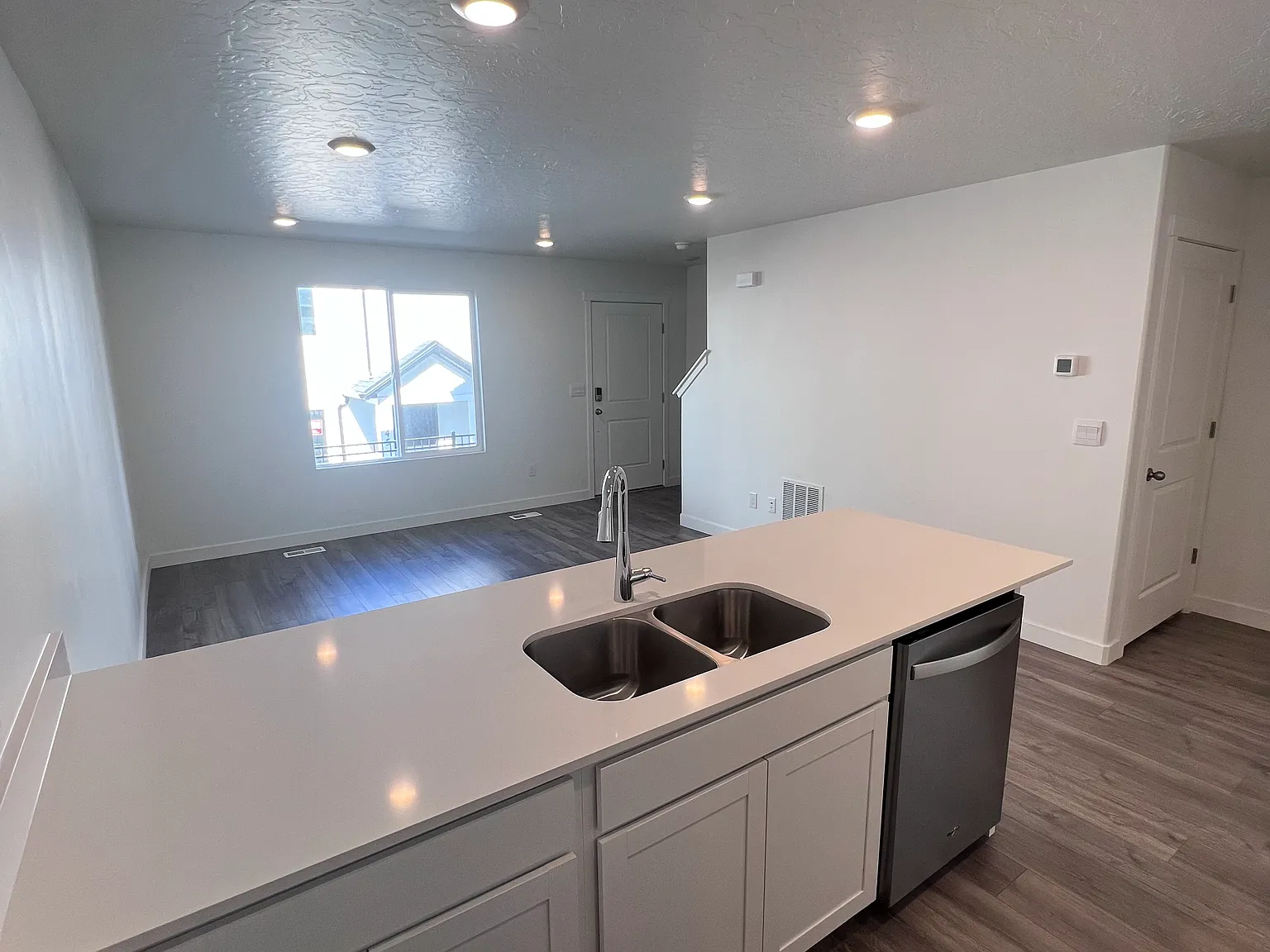 3 bed, 1337 sqft, $2,650 — Photo 4