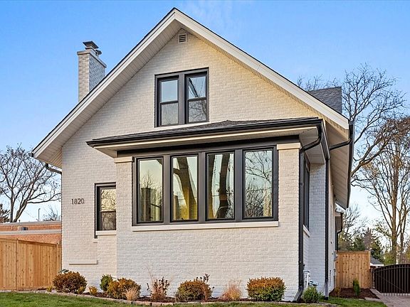 2nd image of 1820 Wilmette Ave