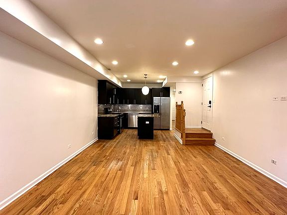 3rd image of 7634 N Greenview Ave APT 1S