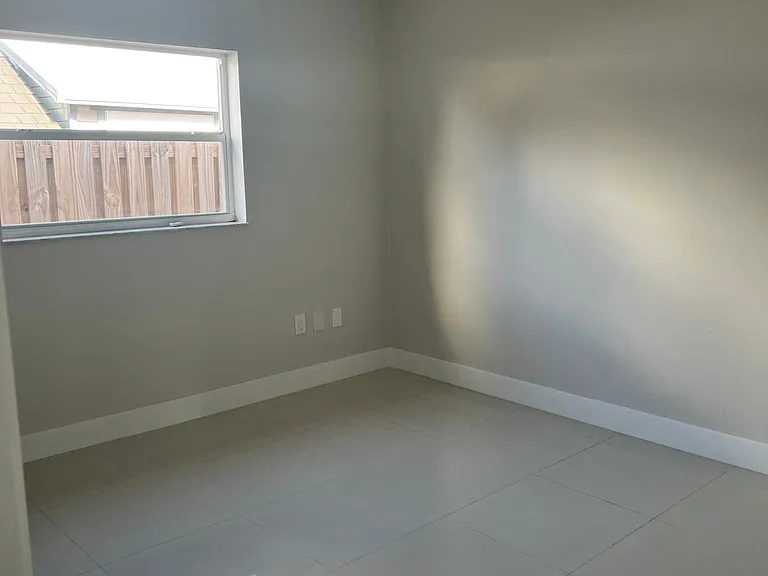11431 NW 40th Pl — Photo 11