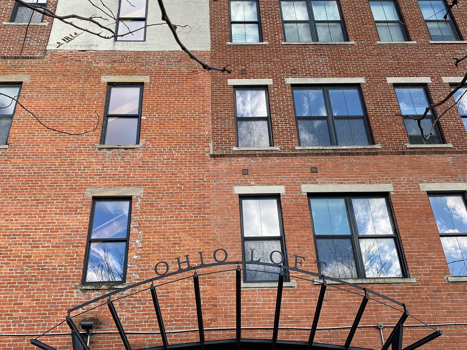 139 E Main St — Photo 1